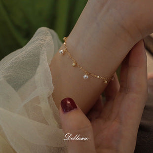 Beautiful women's silver jewelry piece