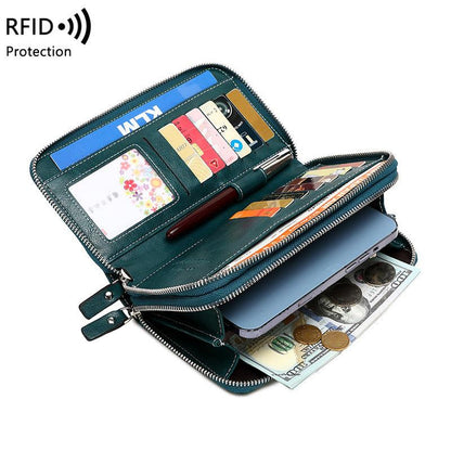 Elegant wallet in use