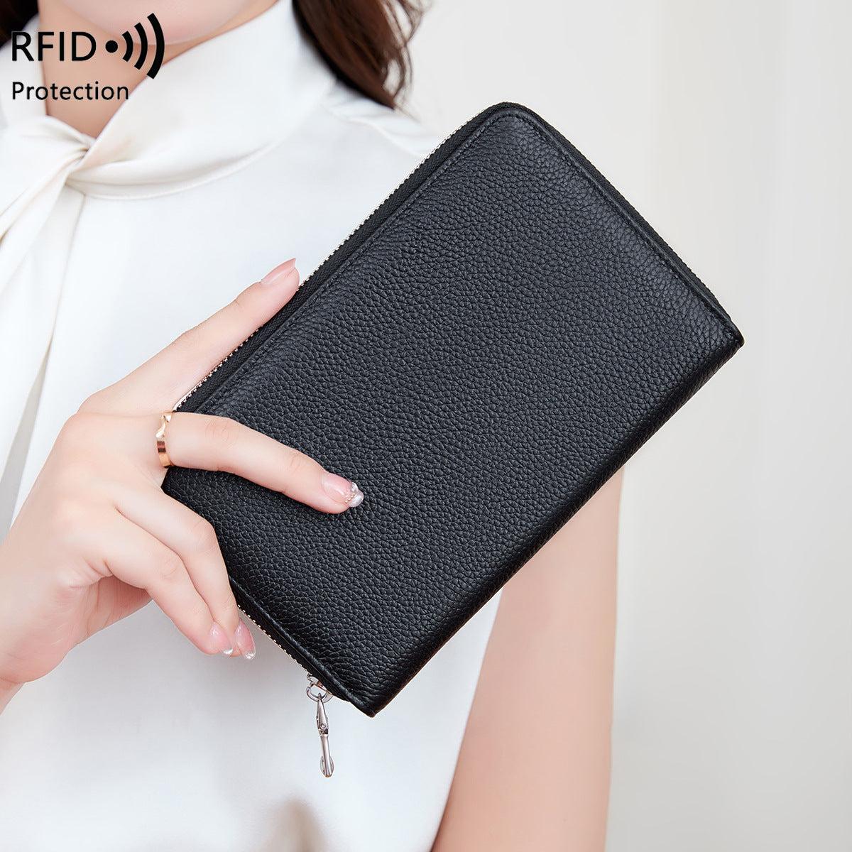 Close-up of the zipper detail on the wallet - Image 4