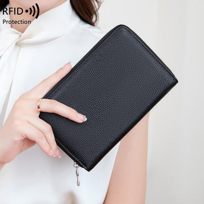 Close-up of the zipper detail on the wallet - Image 4