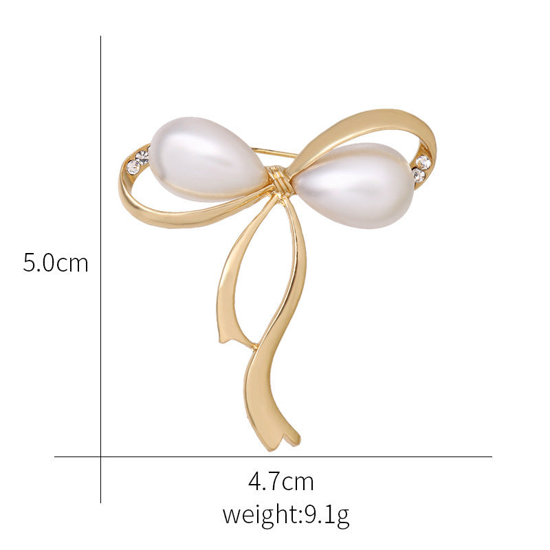 Rhinestone Detailed Floral Brooch Image 2