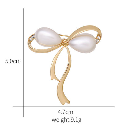 Rhinestone Detailed Floral Brooch Image 2