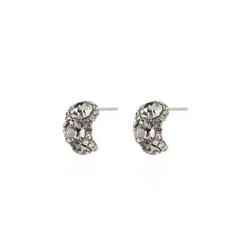 Chic Minimalist Earrings Image 8