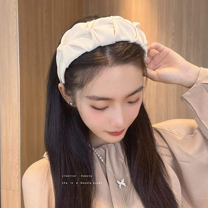 Stylish wrinkled wide hairband on model