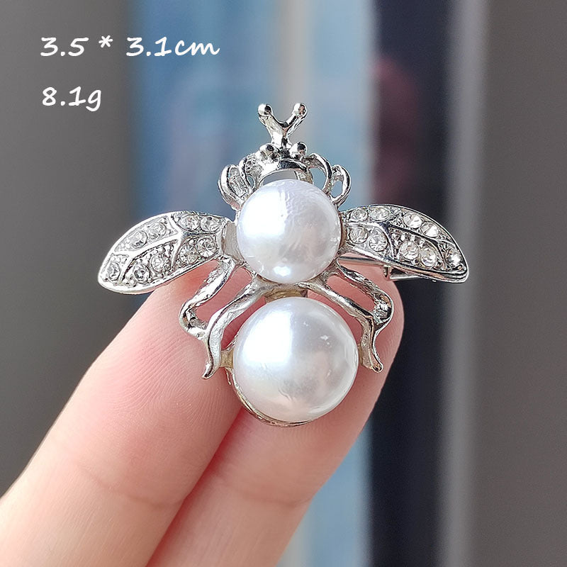 Bee Brooch Stylish Accessory Image 5