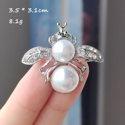 Bee Brooch Stylish Accessory Image 5