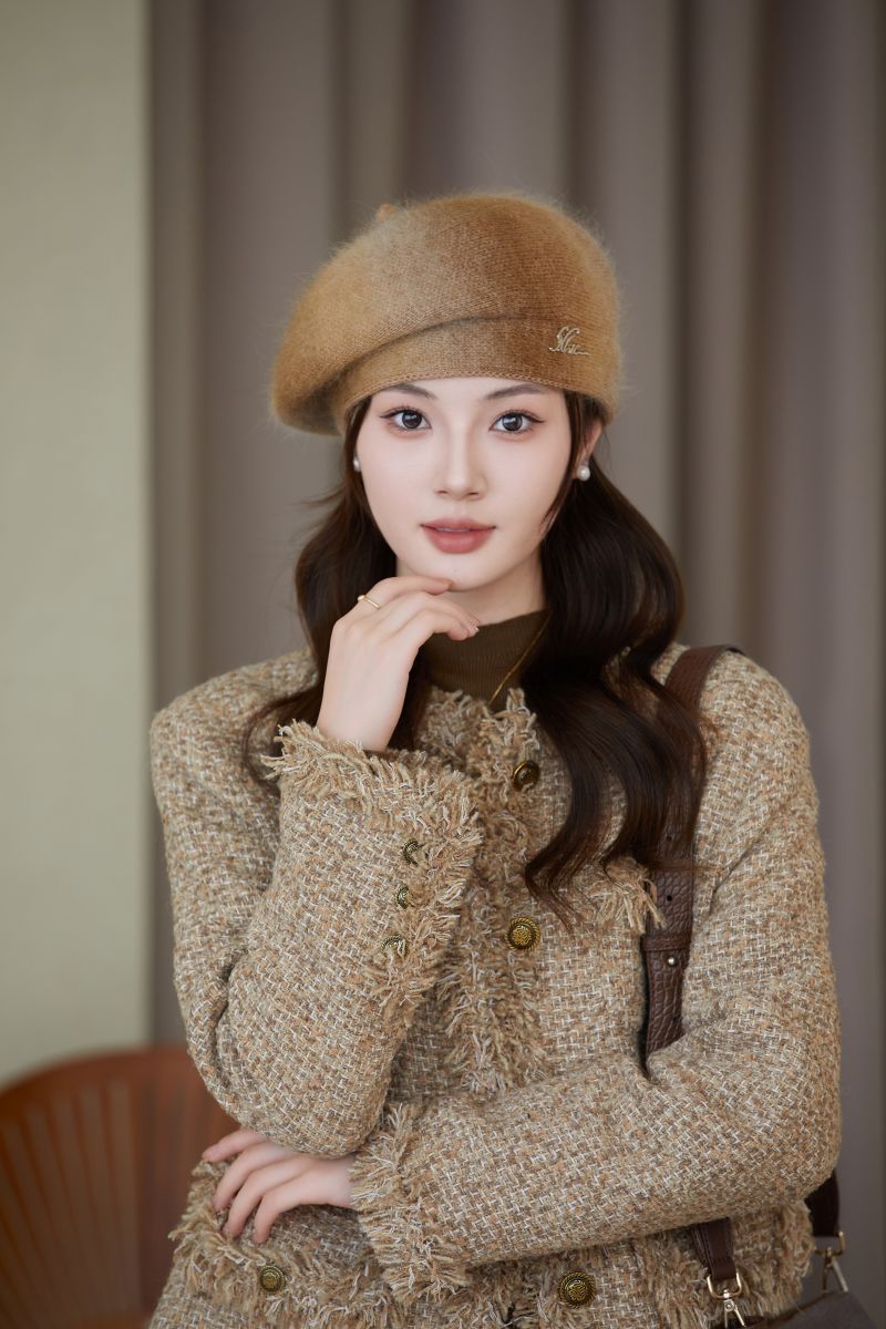 Elegant Rabbit Fur Beret in Black