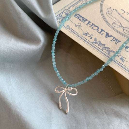 Stylish crystal necklace