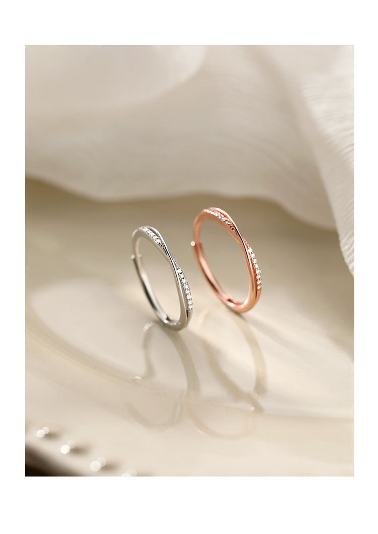 Detailed view of cross line ring - Image 4