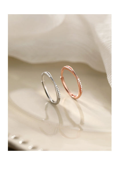 Detailed view of cross line ring - Image 4