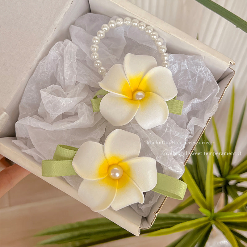Floral Hair Clip in Elegant Design