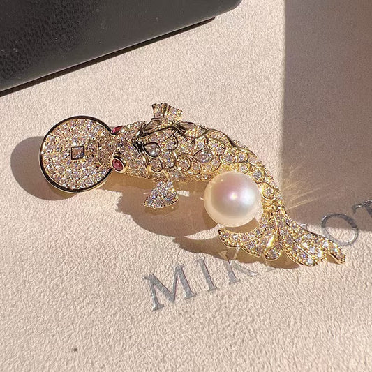 Stylish Brooch suitable for various occasions