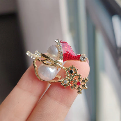 Elegant snowman brooch pearl design