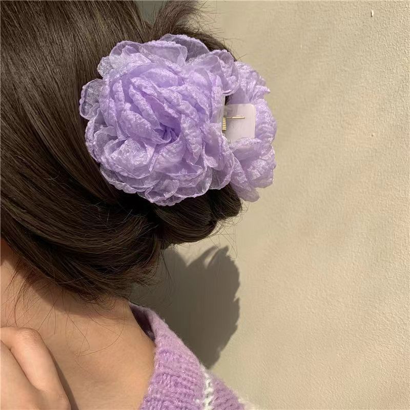 Floral hair clip in pink color