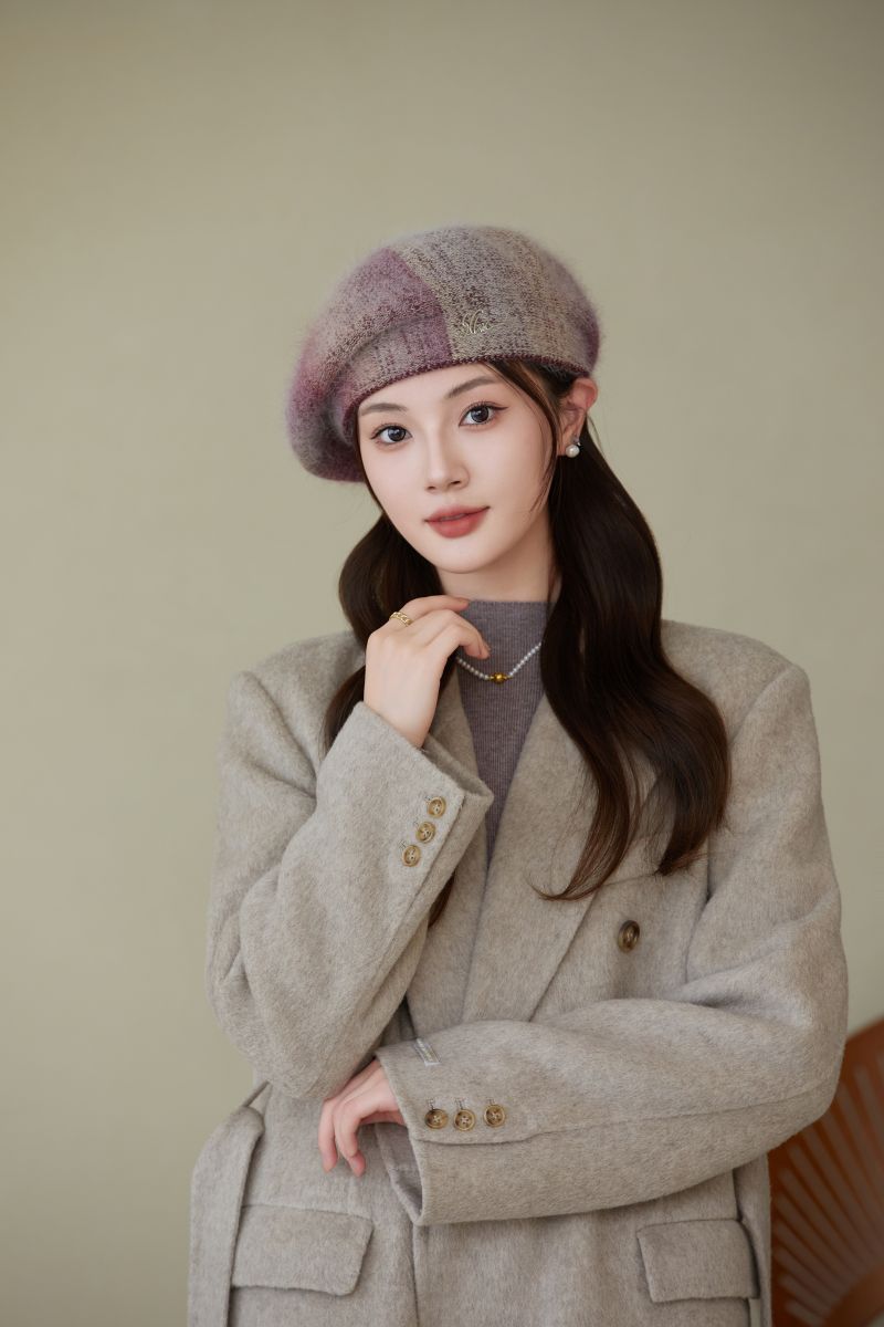 Stylish Rabbit Fur Beret in Gray