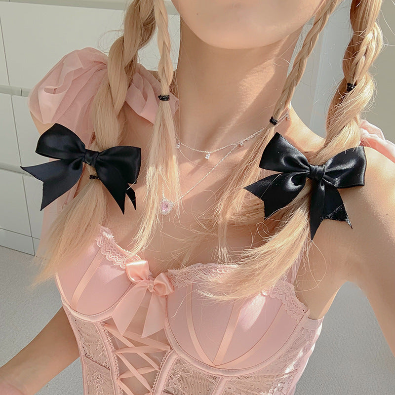 Charming bow hair clip in black