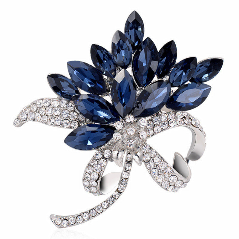 Elegant Diamond-Studded Brooch Image 2