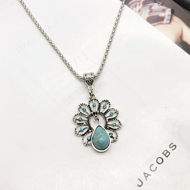 Necklace showcasing adjustable features and vintage style - image 3